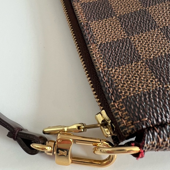 Authentic Louis Vuitton Damier Ebene Pochette Accessoires - Picture 4 of 15